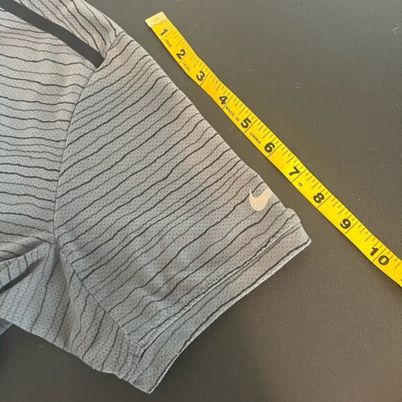 NIKE- Men’s Athletic Running Short Sleeve Shirt - Picture 11 of 12